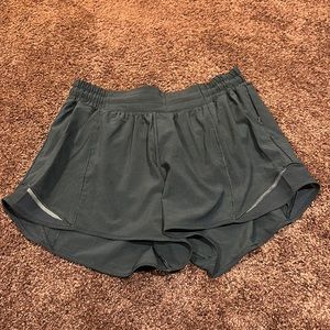 Lululemon navy hotty hot shorts size 6